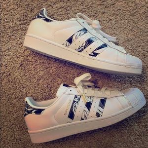 adidas superstar sneakers, size 9